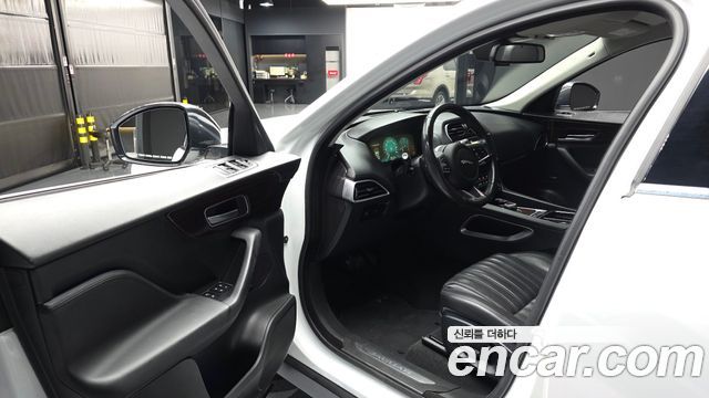 Jaguar F-PACE 2018 — photo 13