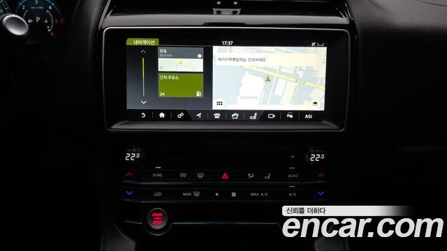Jaguar F-PACE 2018 — photo 20