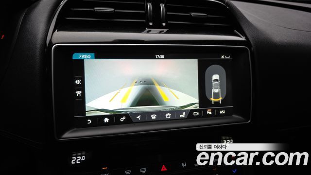Jaguar F-PACE 2018 — photo 21