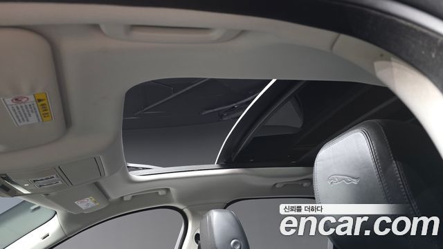 Jaguar F-PACE 2018 — photo 23