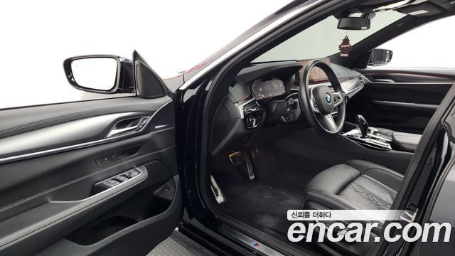BMW Gran Turismo 2023 — photo 13