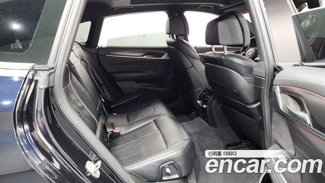BMW Gran Turismo 2023 — photo 17