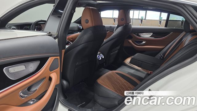 Mercedes-Benz AMG GT 2021 — photo 16