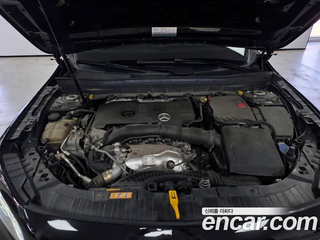 Mercedes-Benz GLB-Class 2020 — photo 6