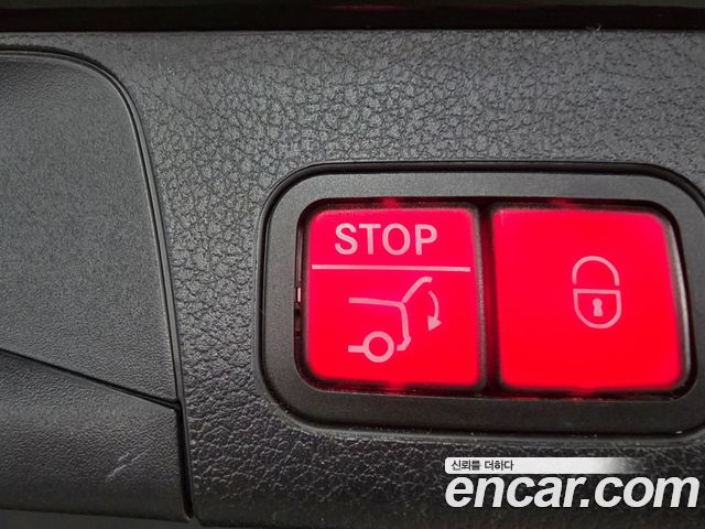 Mercedes-Benz GLB-Class 2020 — photo 12