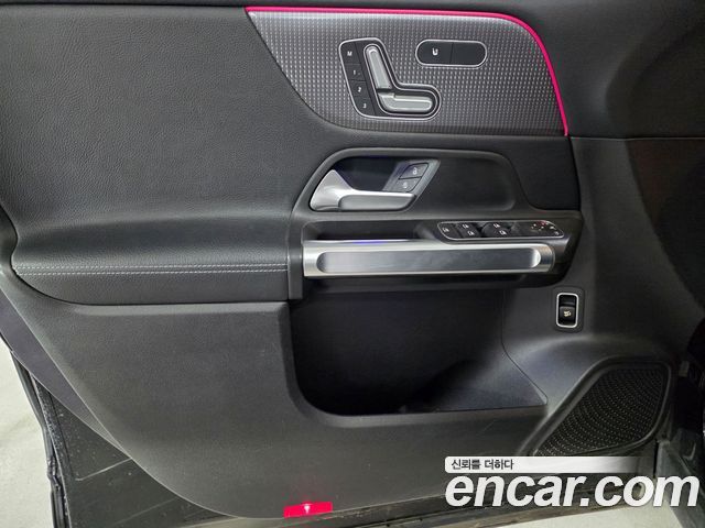 Mercedes-Benz GLB-Class 2020 — photo 15