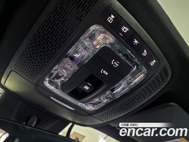 Mercedes-Benz GLB-Class 2020 — photo 17