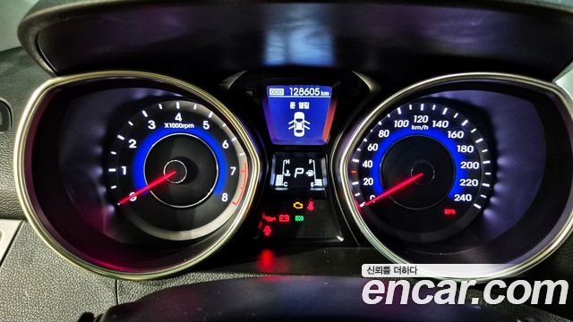 Hyundai AVANTE 2013 — photo 9
