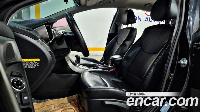 Hyundai AVANTE 2013 — photo 12