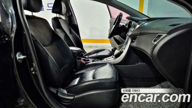 Hyundai AVANTE 2013 — photo 15