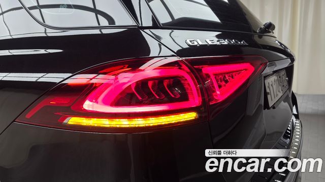 Mercedes-Benz GLE-Class 2020 — photo 9
