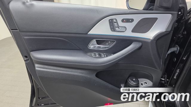 Mercedes-Benz GLE-Class 2020 — photo 14