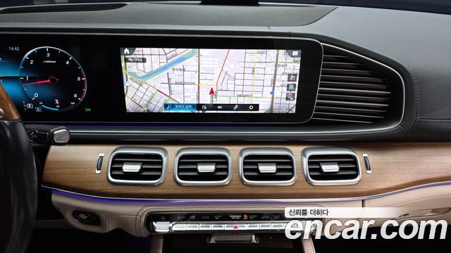 Mercedes-Benz GLS-Class 2021 — photo 14