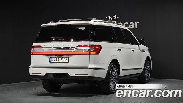 Lincoln Navigator 2021 — photo 2