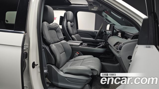 Lincoln Navigator 2021 — photo 10