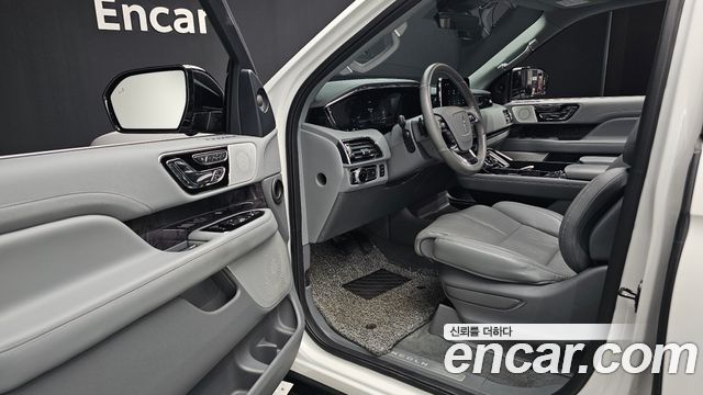 Lincoln Navigator 2021 — photo 11