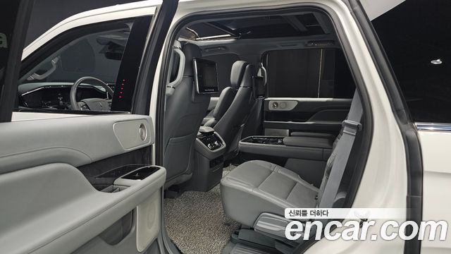 Lincoln Navigator 2021 — photo 12