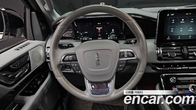 Lincoln Navigator 2021 — photo 13