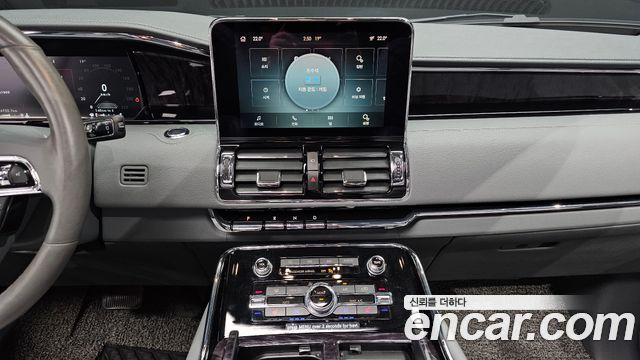 Lincoln Navigator 2021 — photo 14