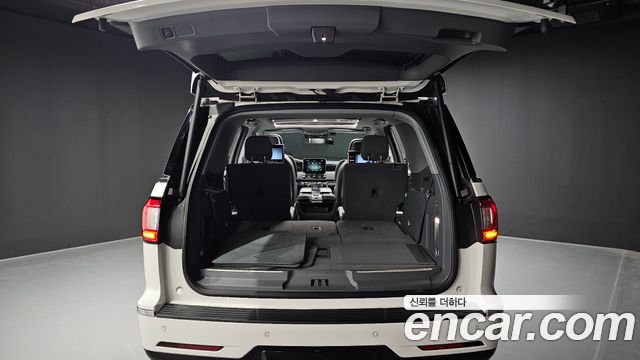 Lincoln Navigator 2021 — photo 20