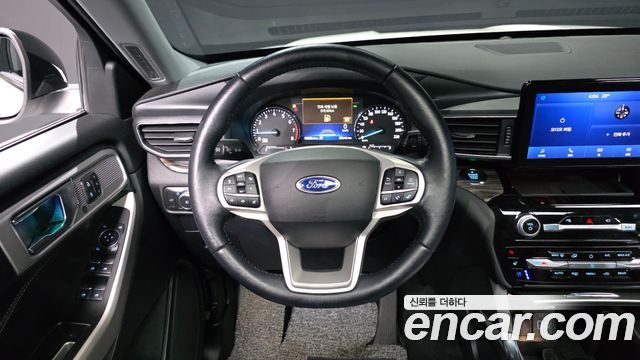 Ford Explorer 2021 — photo 19