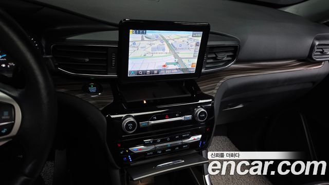 Ford Explorer 2021 — photo 21