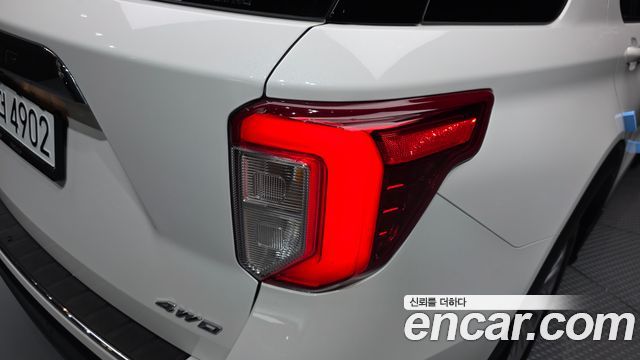 Ford Explorer 2021 — photo 9