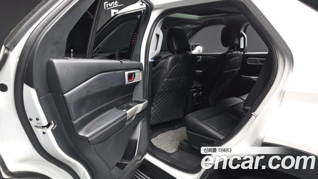 Ford Explorer 2021 — photo 16