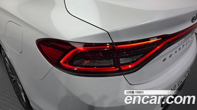 Hyundai Grandeur 2017 — photo 9