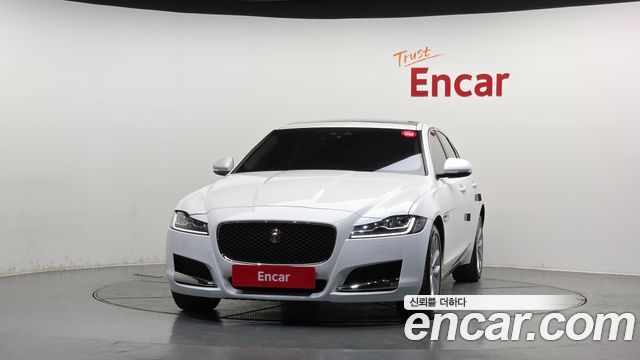 Jaguar XF 2019 — photo 3