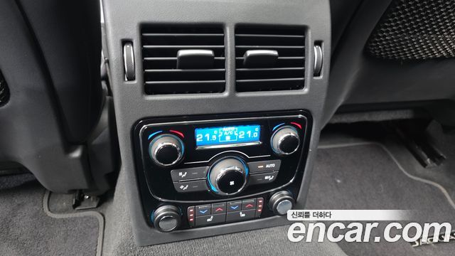 Jaguar XF 2019 — photo 23