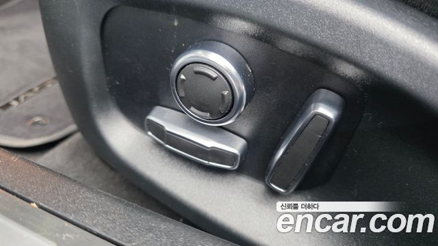 Jaguar XF 2019 — photo 29