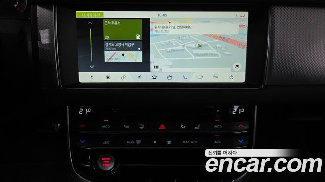 Jaguar XF 2019 — photo 32