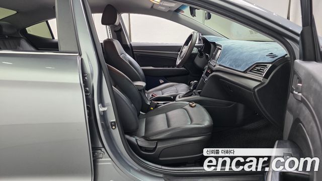 Hyundai AVANTE 2017 — photo 17
