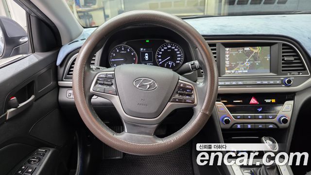 Hyundai AVANTE 2017 — photo 19