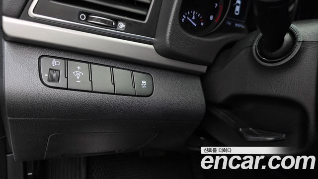 Hyundai AVANTE 2017 — photo 24