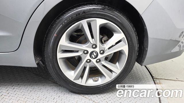 Hyundai AVANTE 2017 — photo 7