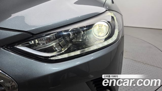 Hyundai AVANTE 2017 — photo 8