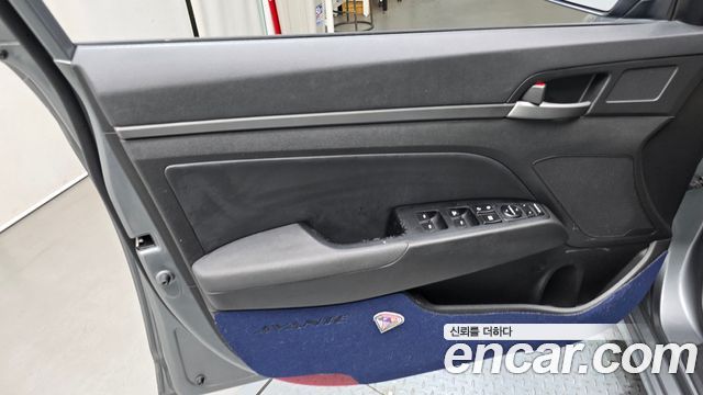 Hyundai AVANTE 2017 — photo 14