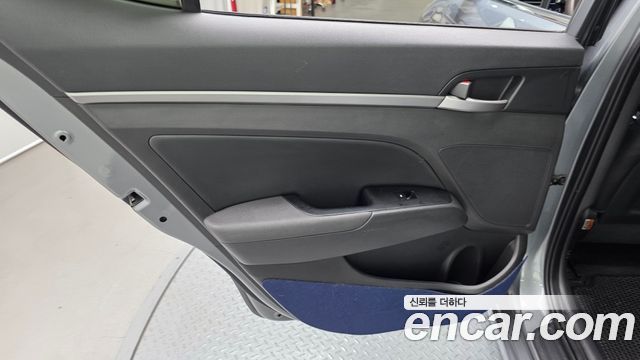 Hyundai AVANTE 2017 — photo 15