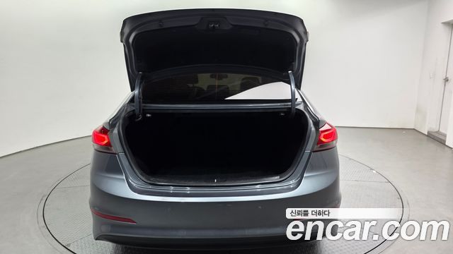 Hyundai AVANTE 2017 — photo 30