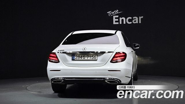 Mercedes-Benz E-Class 2018 — photo 4