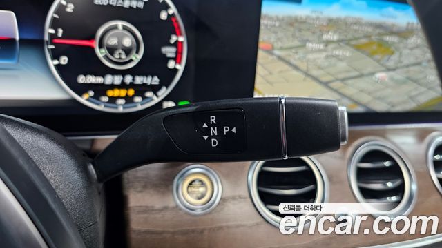 Mercedes-Benz E-Class 2018 — photo 9
