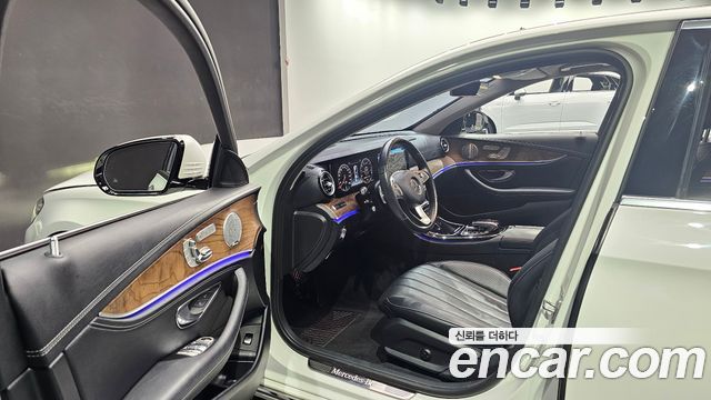 Mercedes-Benz E-Class 2018 — photo 10