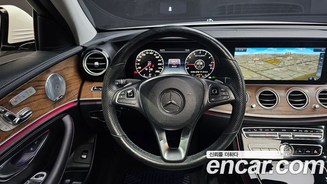Mercedes-Benz E-Class 2018 — photo 13