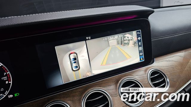 Mercedes-Benz E-Class 2018 — photo 14