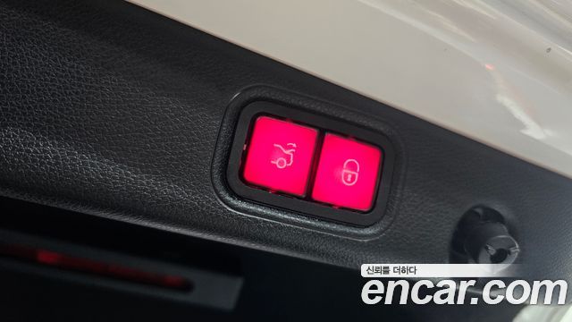 Mercedes-Benz E-Class 2018 — photo 16
