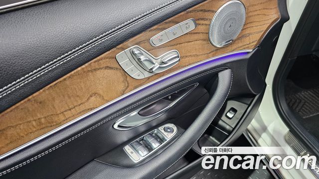 Mercedes-Benz E-Class 2018 — photo 17