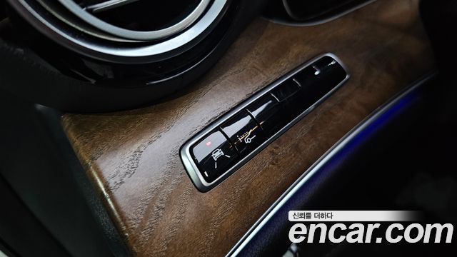Mercedes-Benz E-Class 2018 — photo 20