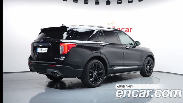Ford Explorer 2021 — photo 2